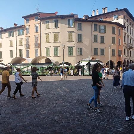 "A Casa Di Giacomo" Luxury Rooms Con Aria Condizionata แบร์กาโม ภายนอก รูปภาพ